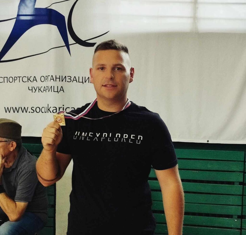 Nikola Mladenović iz Medveđe osvojio zlato na Državnom prvenstvu u karateu