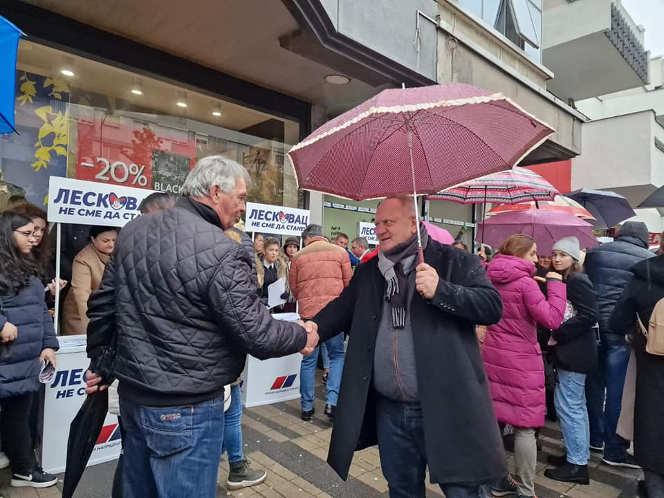 Više od 300 prosvetnih radnika danas potpisalo izjavu podrške listi Aleksandar Vučić – Leskovac ne sme da stane