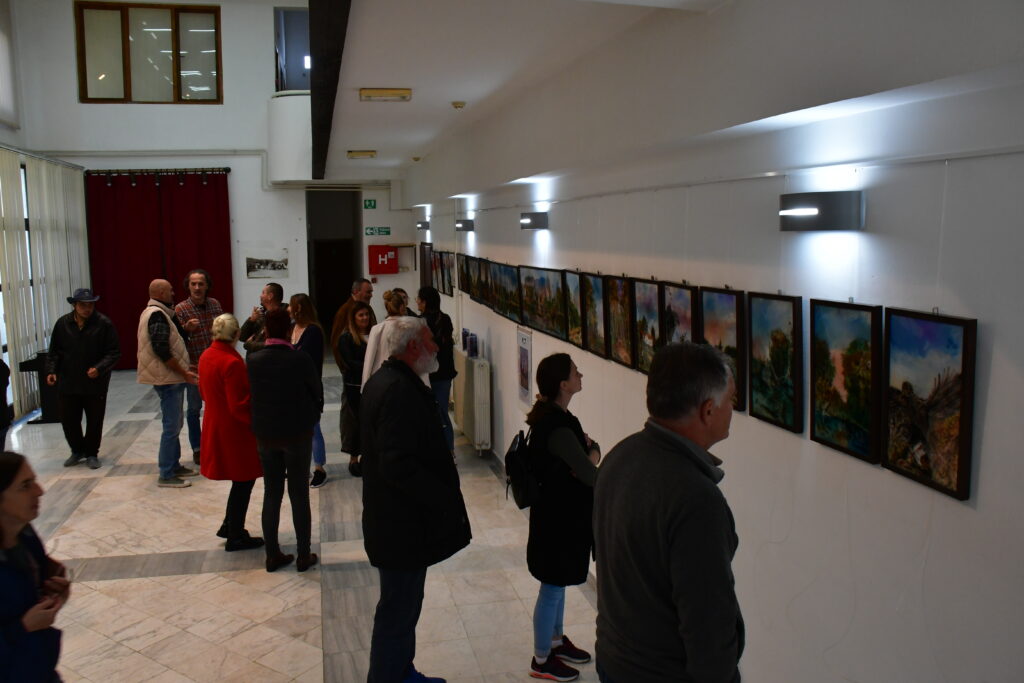U Kulturnom centru opštine Medveđa otvorena izložba slika „Neobični predeli“