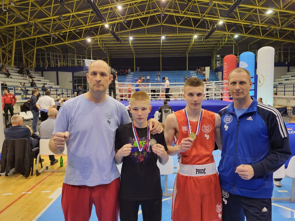 Ognjen Bidžić iz Vlasotinca juniorski šampion Srbije u boksu