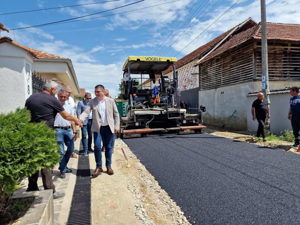 Nastavljeno uređenje ulica u selu Cekavica i Malo Vojlovce (VIDEO)