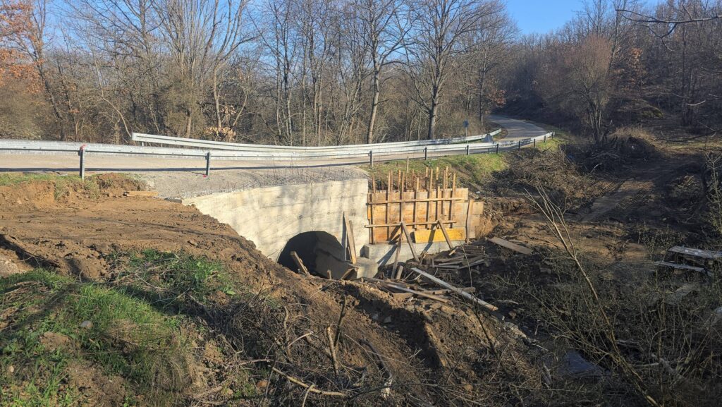 U selu Orane započeti radovi na redovnom održavanju puteva i rekonstrukciji propusta na reci